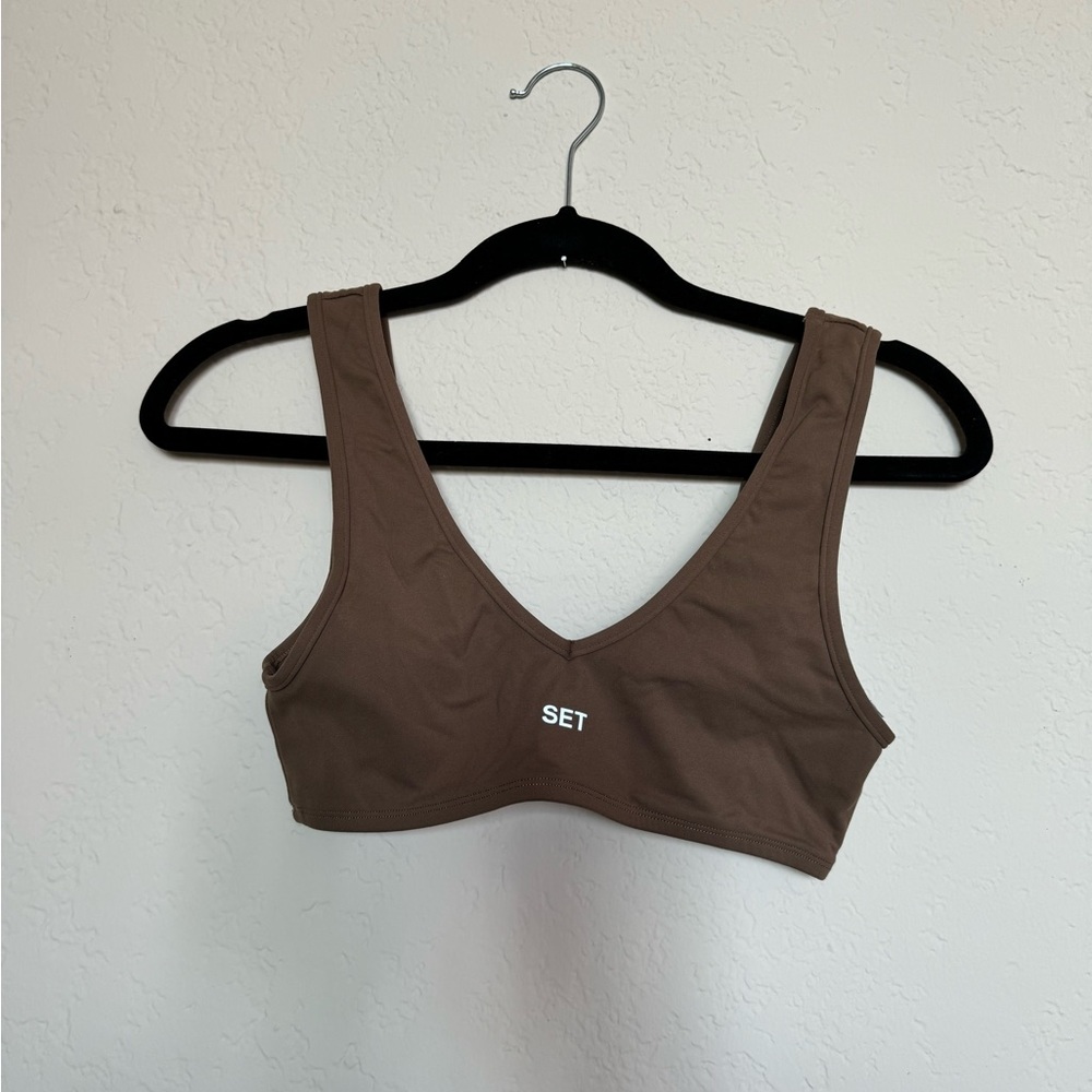 Neutral Set Active SPORTBODY™ Dip Bra in Dugout